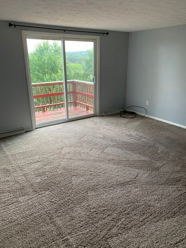 Living room - 614 Sherman St