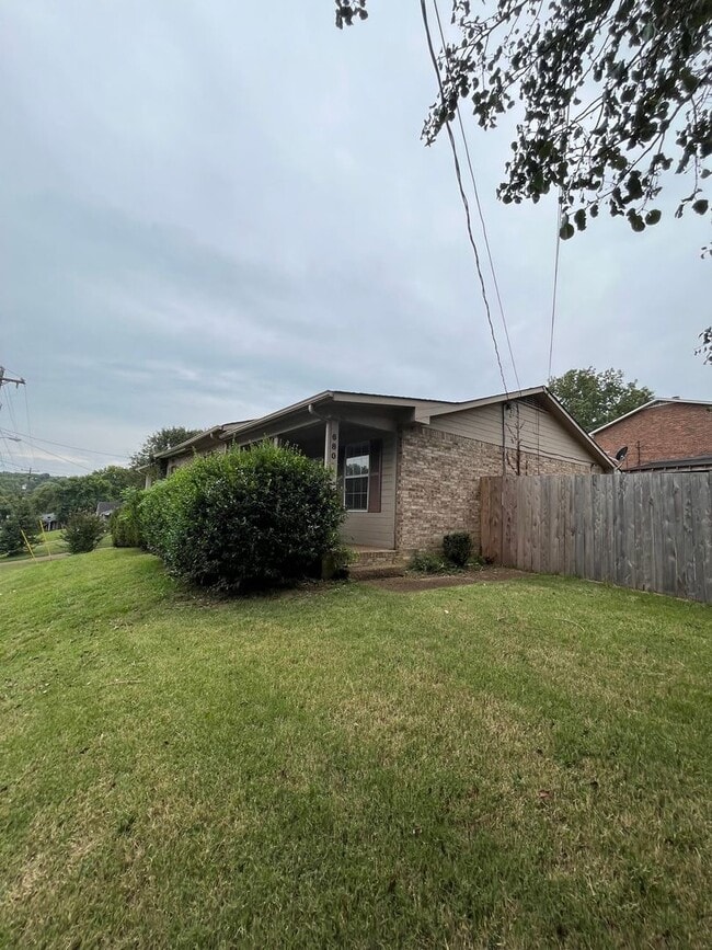 Photo - For Lease - 2 Bed, 2 Bath, 929sqft Unit in Hermitage! House