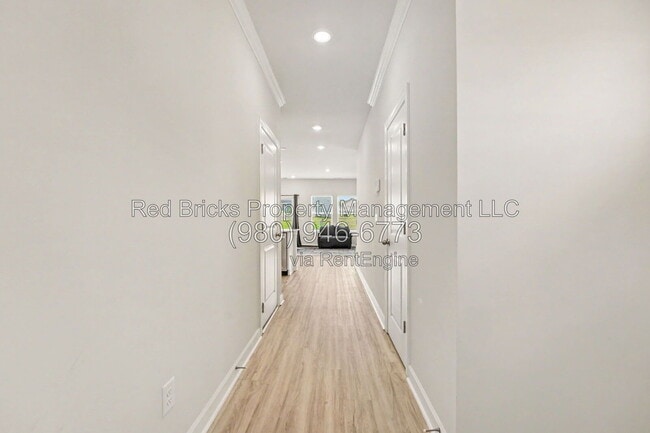 Building Photo - 2043 Old Rivers Rd