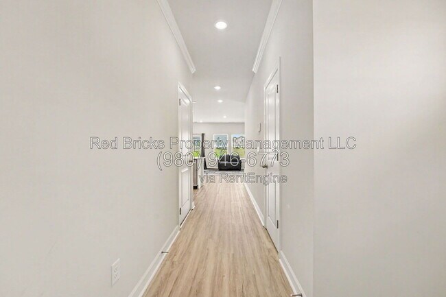 Foto del edificio - 2043 Old Rivers Rd