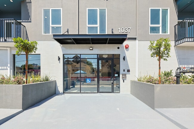 Building Photo - Orion 1037 Dewey