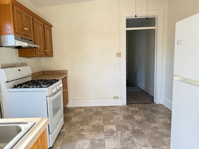 Building Photo - 319 N Charlotte St