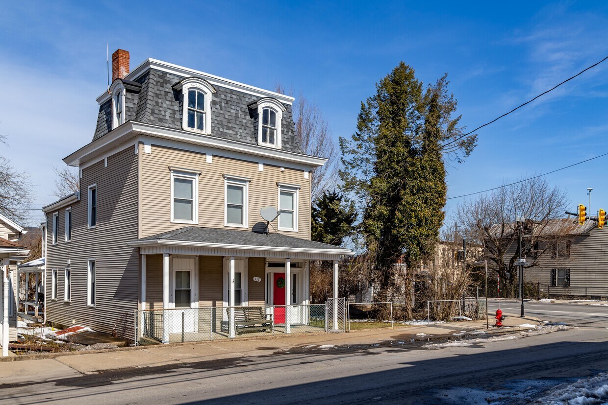 113 W Mahoning St Unit 201, Danville, PA 17821 Apartments in Danville