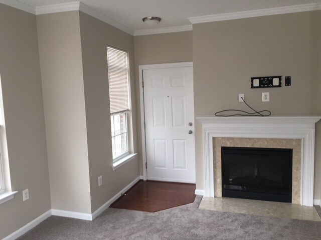 Building Photo - 5568 Auth Way