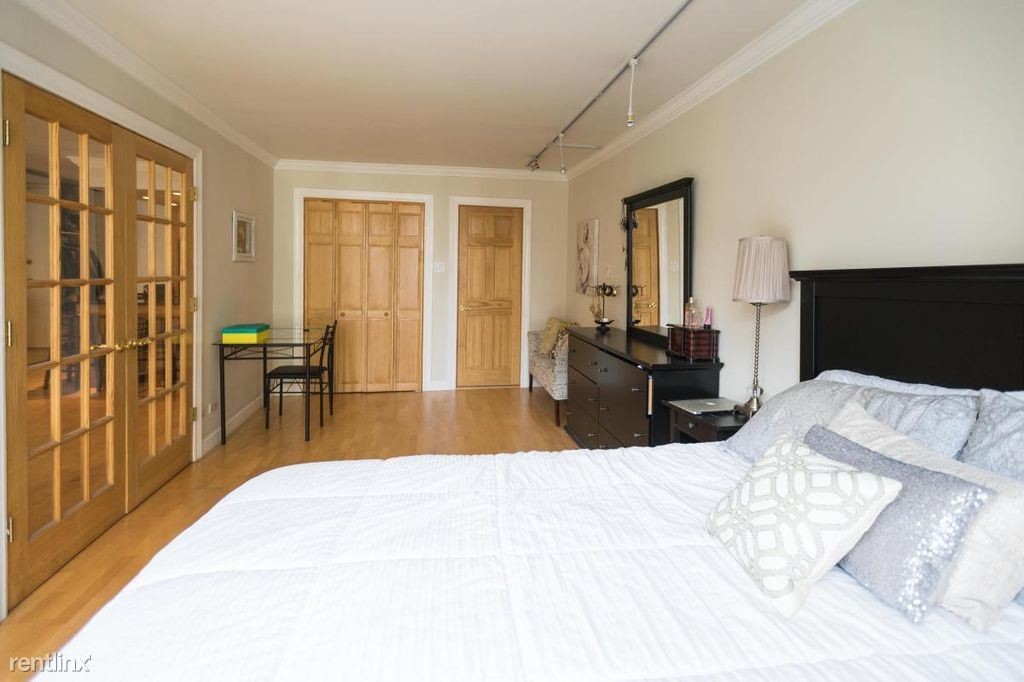 Primary Photo - 1 br, 1 bath Condo - 1300 N Sutton Pl