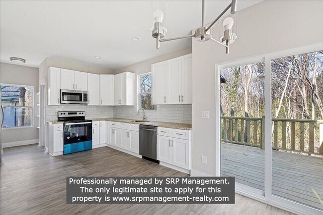 Foto del edificio - Stunning 3 BR / 2.5 New Construction For R...
