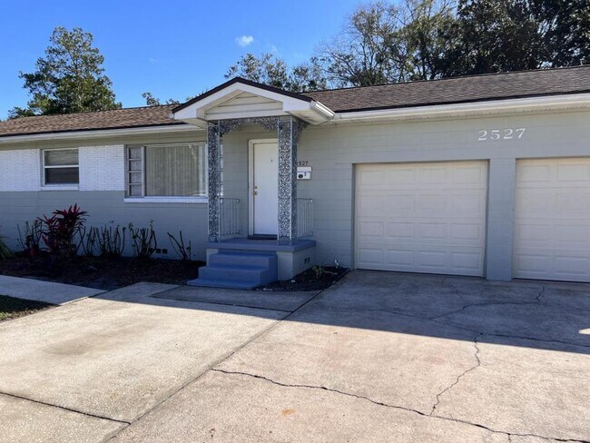Foto del edificio - 2527 Emily Ln