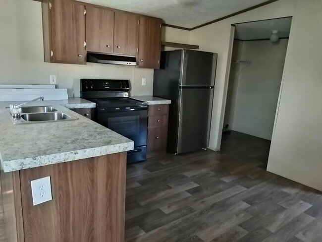 Building Photo - 308 Mark Rd