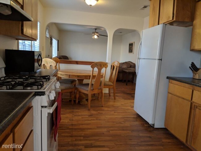 Foto del edificio - 3 br, 1 bath House - 203 N 2nd St