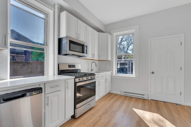 Building Photo - 409 6th St