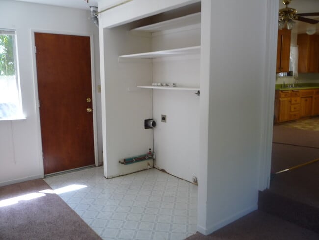 Foto del edificio - 3 bedroom home in East Redding