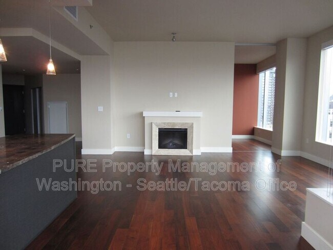 Building Photo - 737 Olive Wy