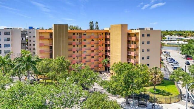 Foto del edificio - 16400 NE 17th Ave