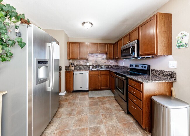 Building Photo - 3 Bedroom/1 bath in Cheyenne Mountain area