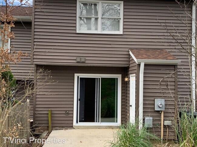 Building Photo - 377 E Montcastle Dr