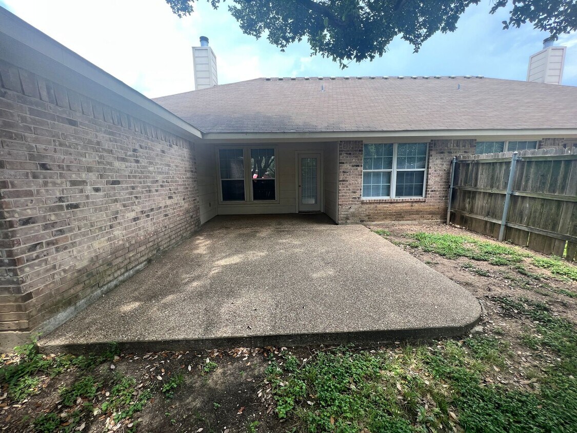 Building Photo - Duplex *LEASING SPECIAL AVAILABLE*
