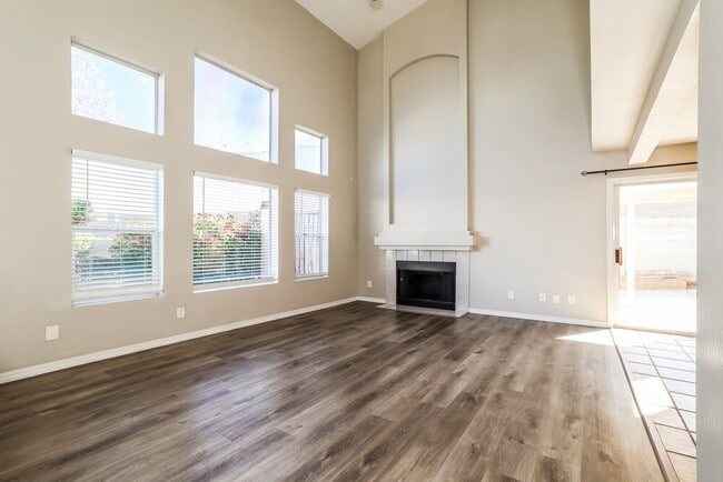 Building Photo - 2345 E Gelding Dr