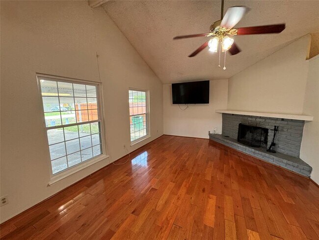 Building Photo - 8829 Carousel Ln