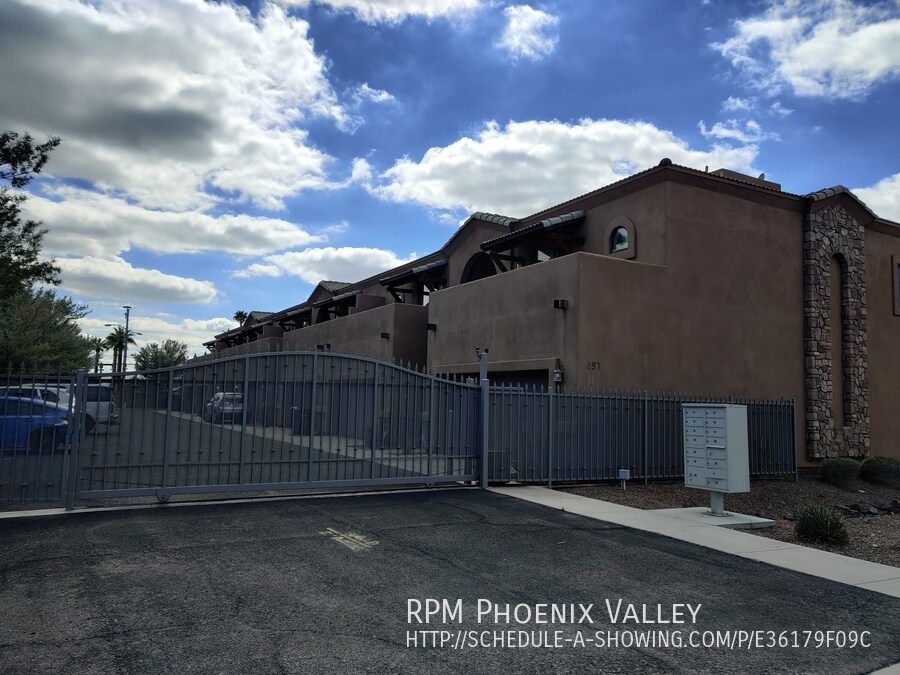 Primary Photo - 3x2.5 Central Phx Gated Community Townhome...