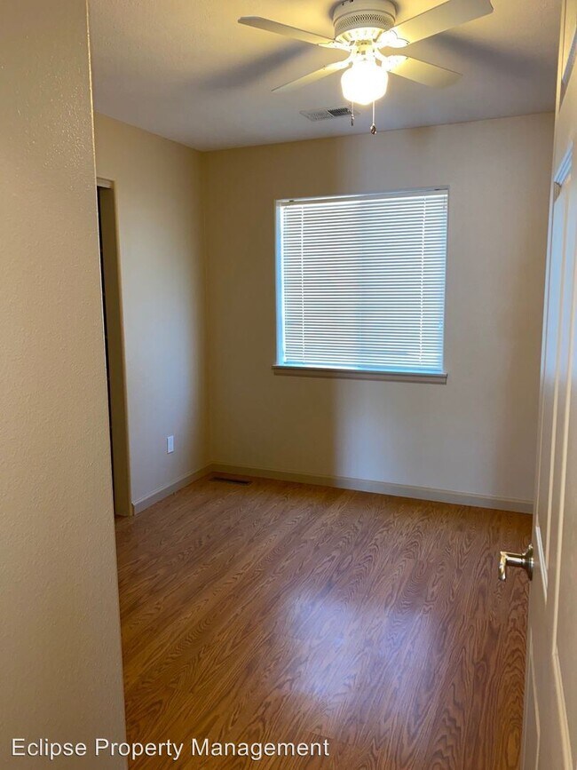 Foto del edificio - 3 br, 2 bath House - 222 W Fourth St