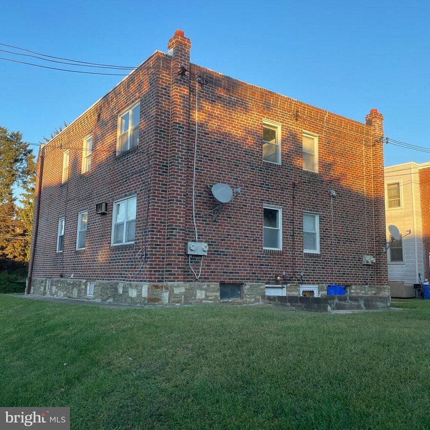 Primary Photo - 1126 Faunce St