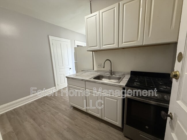 Building Photo - 106 S Pershing Ave