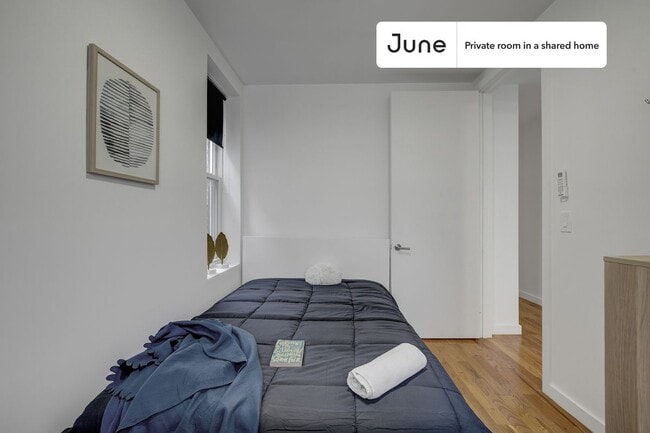 Building Photo - Chic ROOM at The Woodbine House