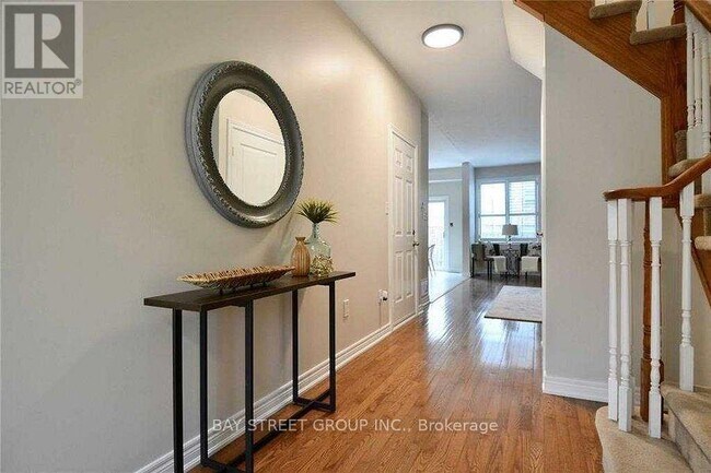Building Photo - 5329 Applegarth Dr