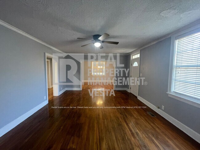 Building Photo - 1256 Winton Ave