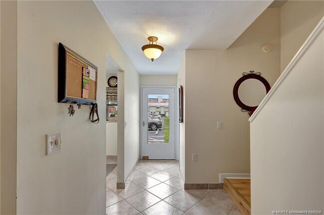 Building Photo - 9415 S Ocean Dr