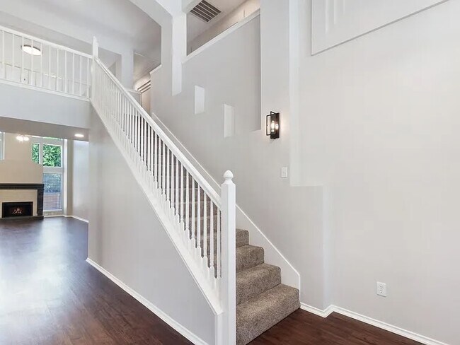 Foto del edificio - 4729 Woodhaven Ln