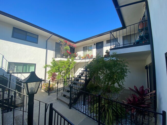 Foto del edificio - 6025 Woodland St
