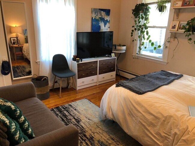 Building Photo - 17 Endicott Ave