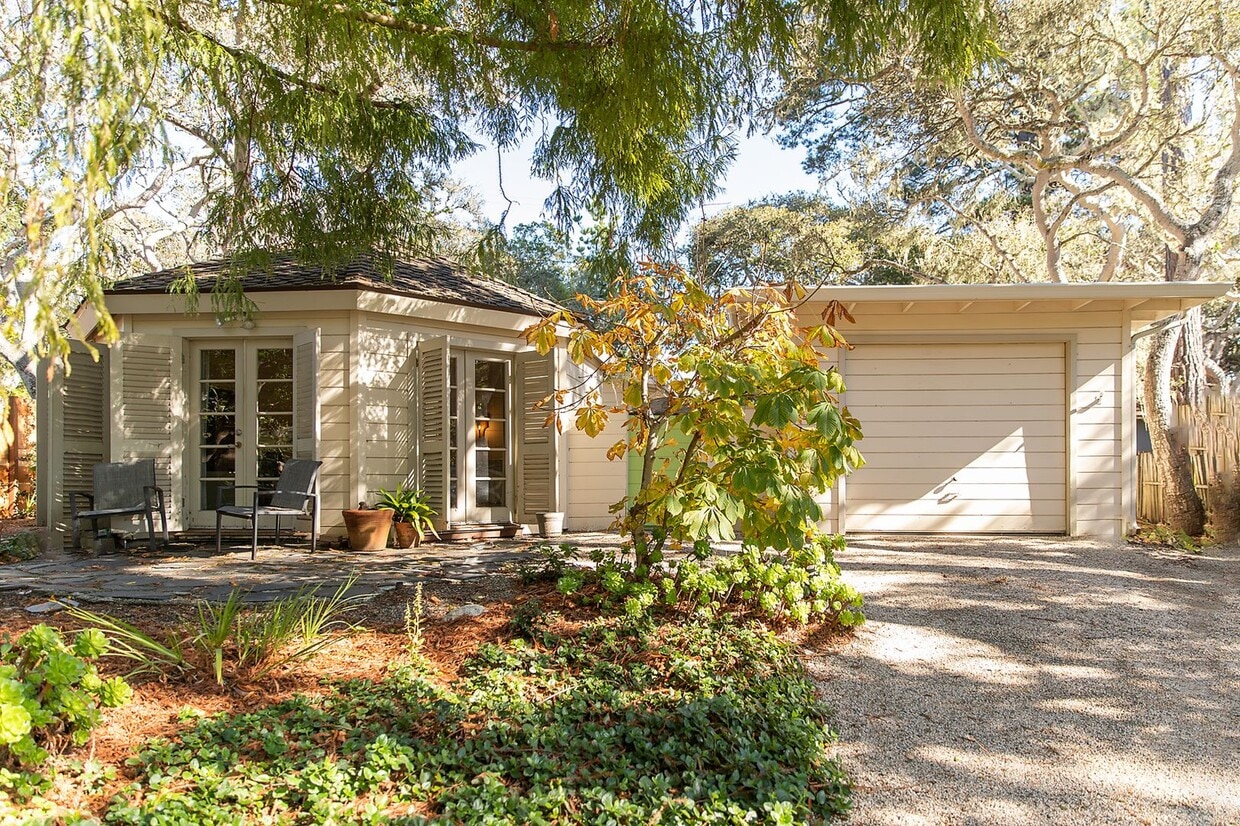 Primary Photo - Adorable Carmel by the Sea Cottage! Lookin...