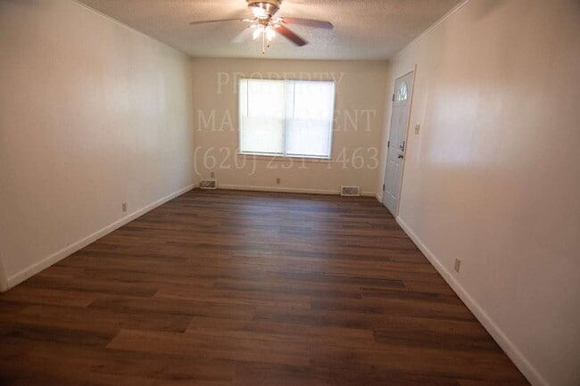 Building Photo - 2-Bedroom Duplex