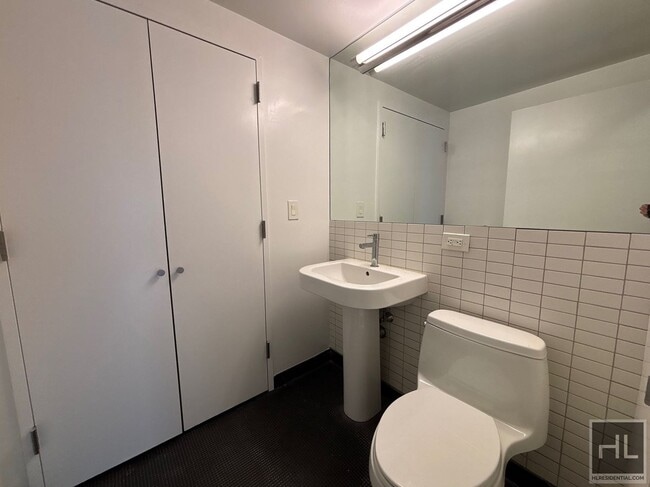 Building Photo - East 39th Street