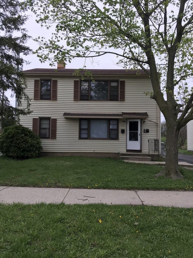 Primary Photo - 3532A S 22nd Street - 2 Bedroom Upper