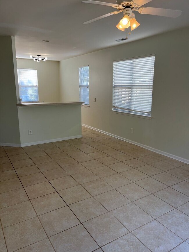 Foto del edificio - Great Neighborhood with Community Pool