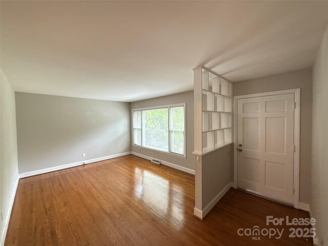 Building Photo - 1521 Woodhill Ln