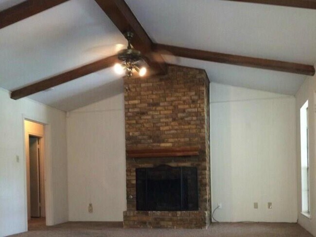 Building Photo - 1707 Dogwood Dr