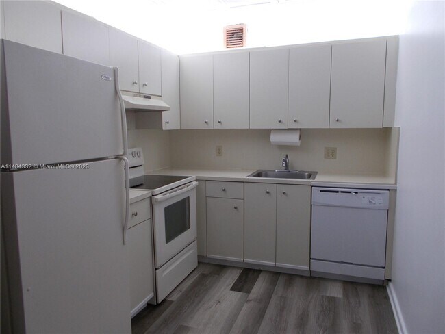 Foto del edificio - 13250 SW 7th Ct