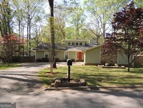 Building Photo - 754 Post Rd Ln