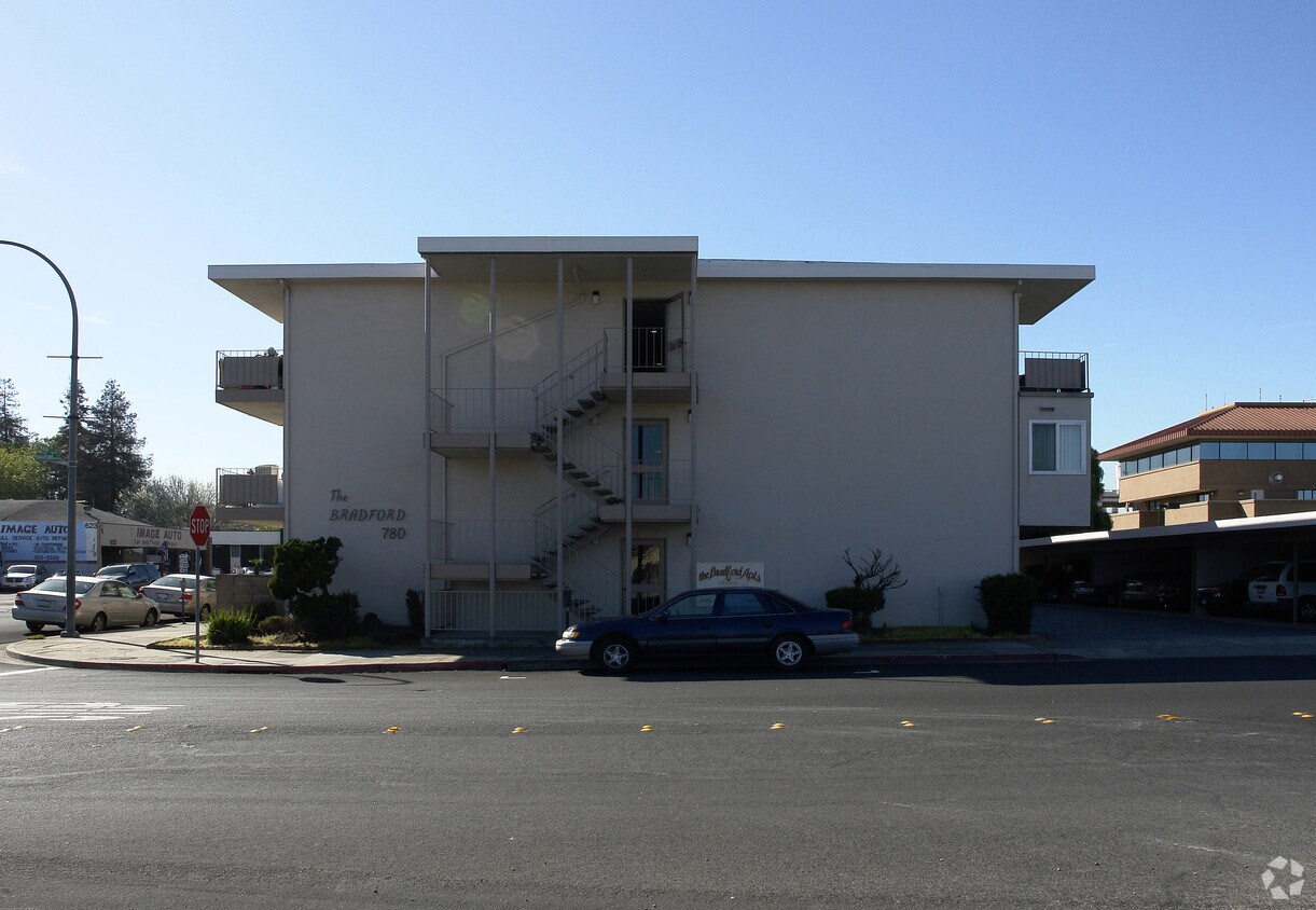 Foto del edificio - Bradford Apartments
