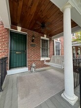 Building Photo - 1428 Oak St NW