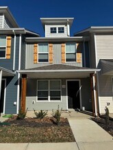 Building Photo - 130 W Point Dr