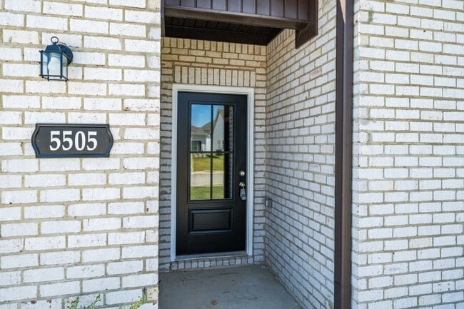 Building Photo - 5505 Blue Jay Cir