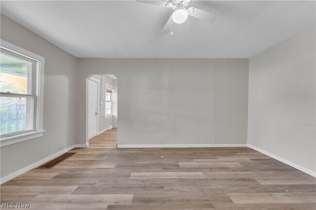 Foto del edificio - 7945 Lorain Ave