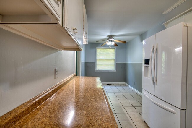 Building Photo - 1019 Norcross Dr