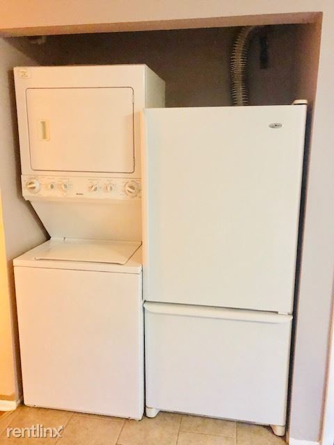 Building Photo - 3 br, 1 bath  - 7035 W 63rd St Unit 2