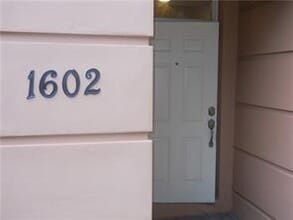 Building Photo - 1033 NE 17th Way